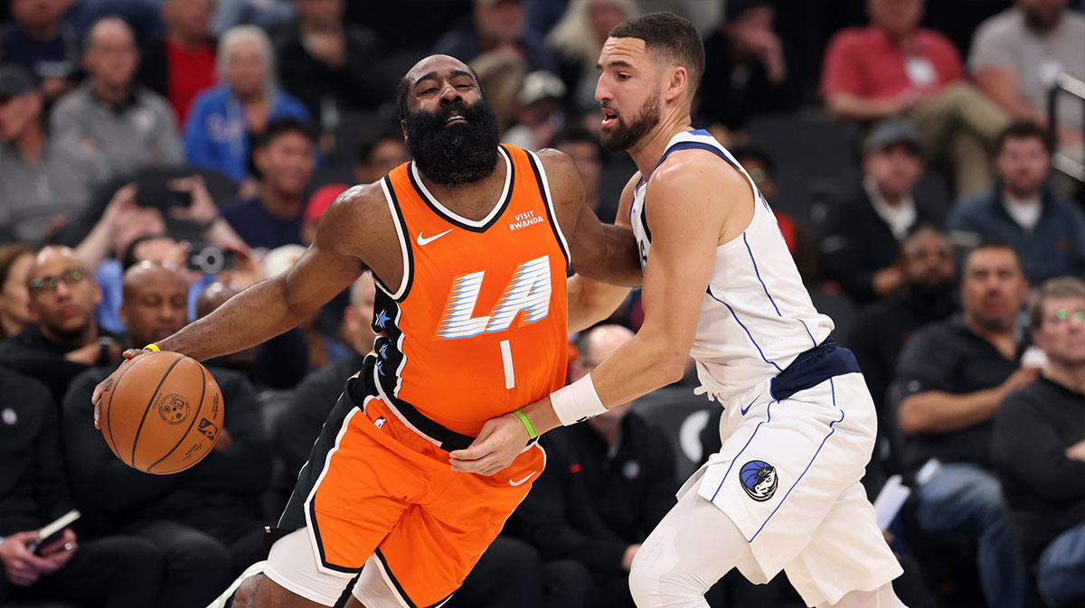 Los Angeles Clippers guard James Harden (1) is defended by Dallas Mavericks guard Klay Thompson (31) during the first quarter at Intuit Dome.