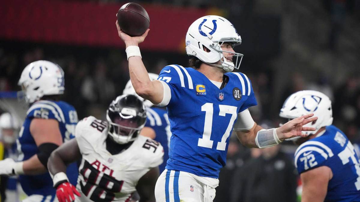 Indianapolis Colts quarterback Daniel Jones (17) throws a pass against the Atlanta Falcons during the NFL Berlin Game at Olympic Stadium.