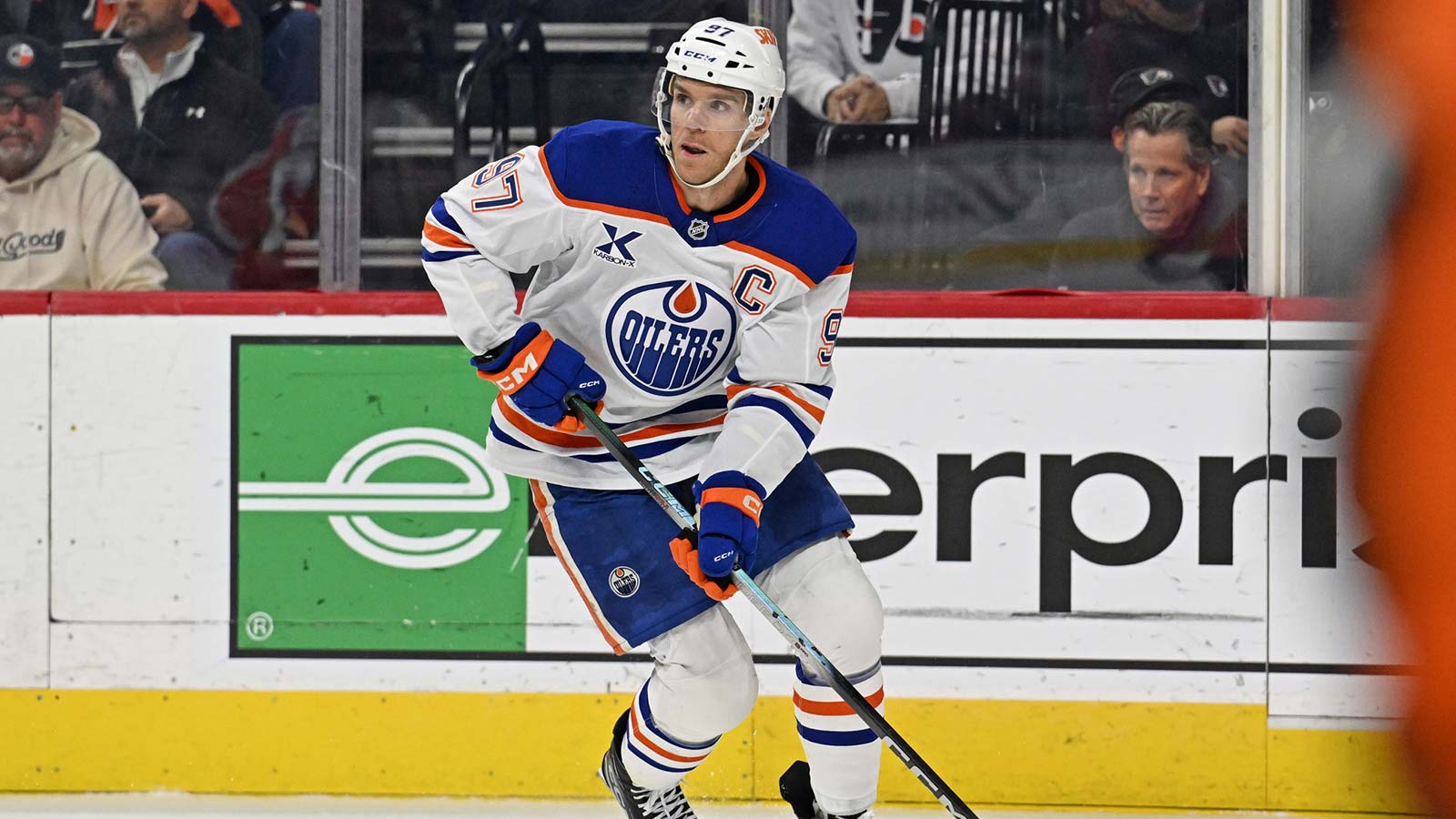 Nathan MacKinnon leading early Hart Trophy candidates in 2025-26