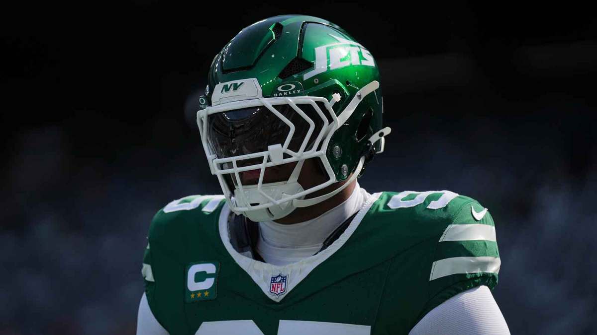 New York Jets defensive lineman Quinnen Williams (95) warms up before a game against the Carolina Panthers at MetLife Stadium, Oct 19, 2025, East Rutherford, NJ, USA.