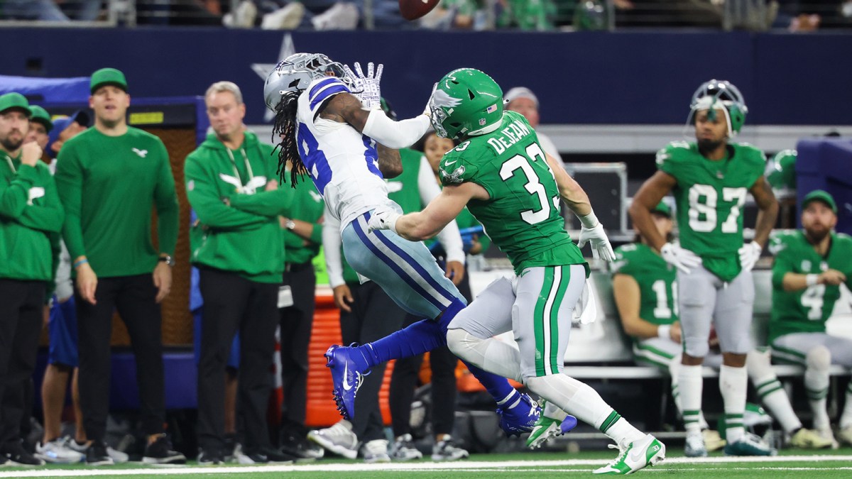 Dallas Cowboys wide receiver CeeDee Lamb (88) makes a catch while being defended by Philadelphia Eagles cornerback Cooper Dejean (33) in the third quarter at AT&T Stadium