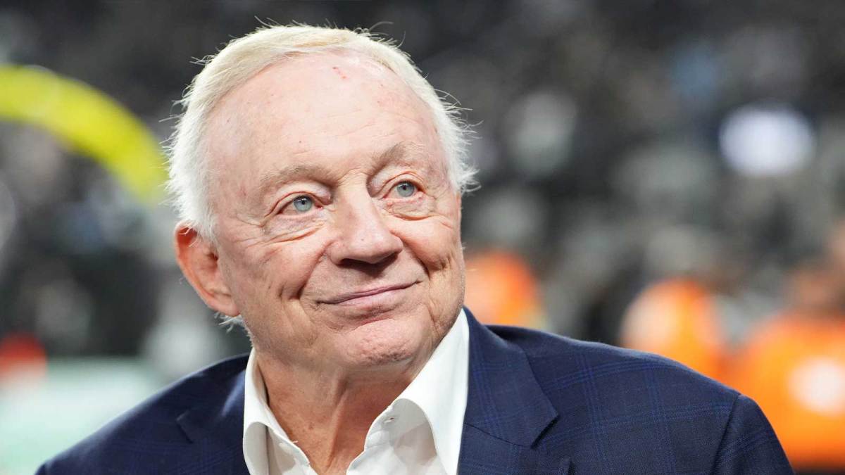 Jerry Jones savors a giant turkey leg and praises the Cowboys after their Week 13 win over the Chiefs as their streak rolls on.