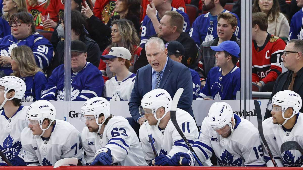 Toronto Maple Leafs head coach Craig Berube reacts on the bench during the first period at United Center.