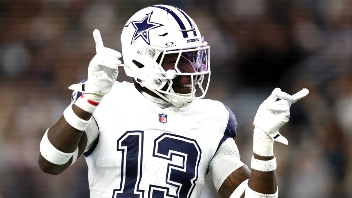 Dallas Cowboys linebacker DeMarvion Overshown (13) reacts after making a tackle against the Cincinnati Bengals in the first quarter at AT&T Stadium.