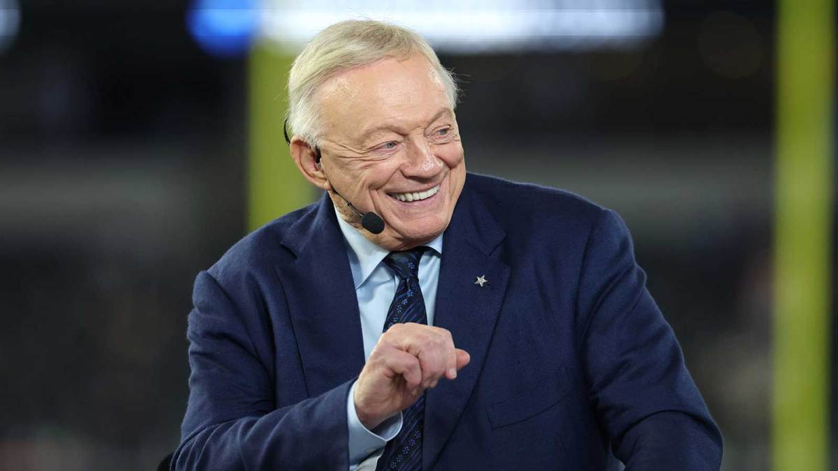 Dallas Cowboys owner Jerry Jones talks before the game against the Arizona Cardinals at AT&T Stadium. Mandatory Credit: Kevin Jairaj-Imagn Images