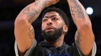 Nov 28, 2025; Los Angeles, California, USA; Dallas Mavericks forward Anthony Davis (3) warms up prior to the game against the Los Angeles Lakers at Crypto.com Arena. Mandatory Credit: Jayne Kamin-Oncea-Imagn Images