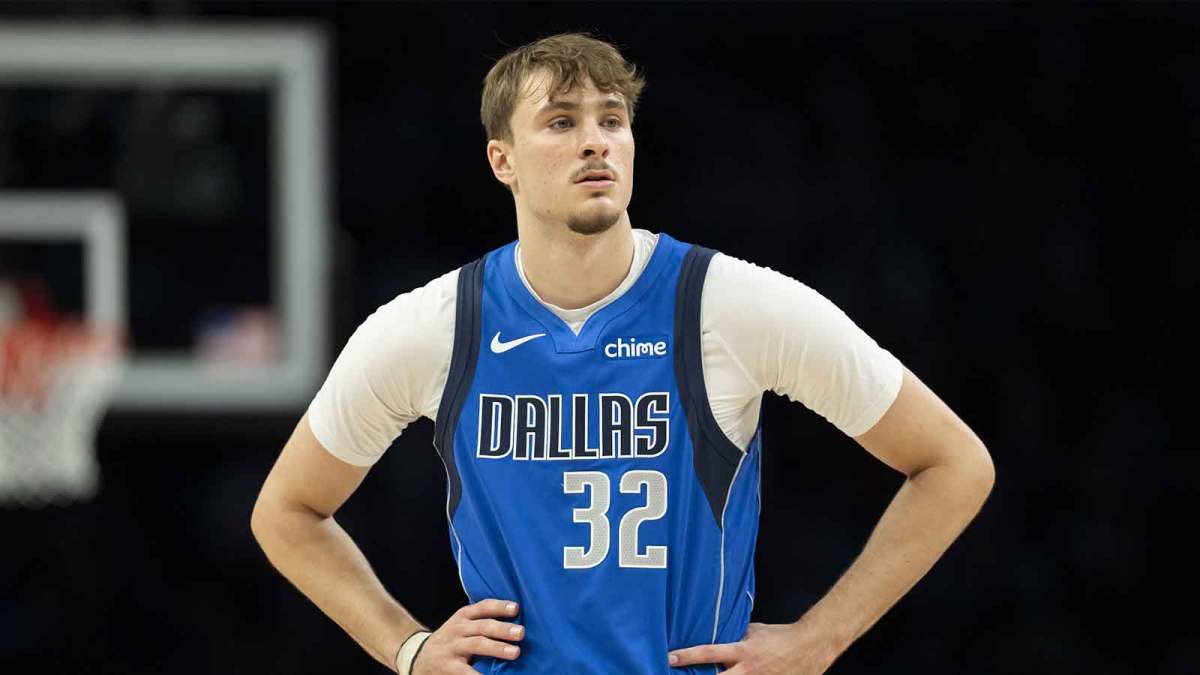Dallas Mavericks forward Cooper Flagg (32) looks on against the Minnesota Timberwolves in the first half at Target Center.