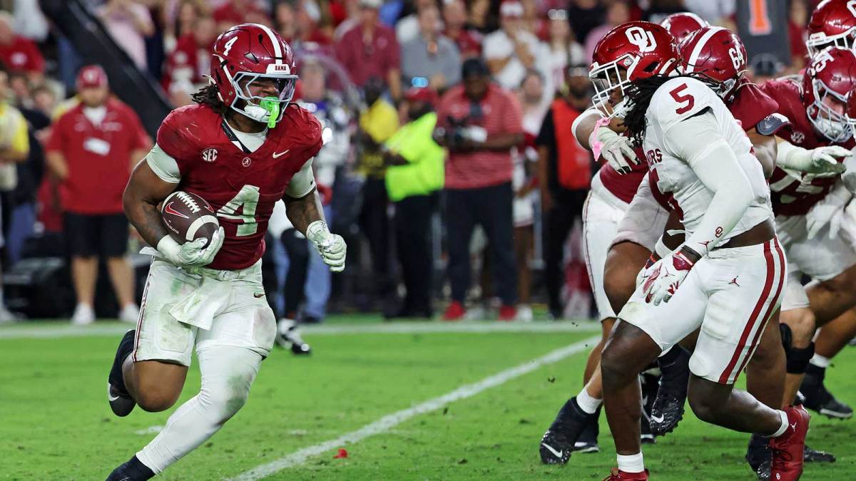 Alabama Crimson Tide running back Daniel Hill (4) runs the ball against Oklahoma Sooners linebacker Kendal Daniels (5) during the fourth quarter at Saban Field at Bryant-Denny Stadium.