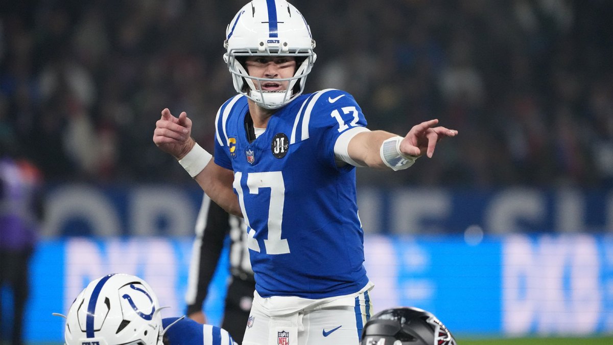 Indianapolis Colts quarterback Daniel Jones (17) gestures before a snap against the Atlanta Falcons during the NFL Berlin Game at Olympic Stadium.