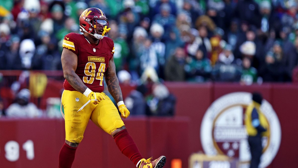 Washington Commanders defensive tackle Daron Payne (94) celebrates after a play during the third quarter against the Philadelphia Eagles at Northwest Stadium