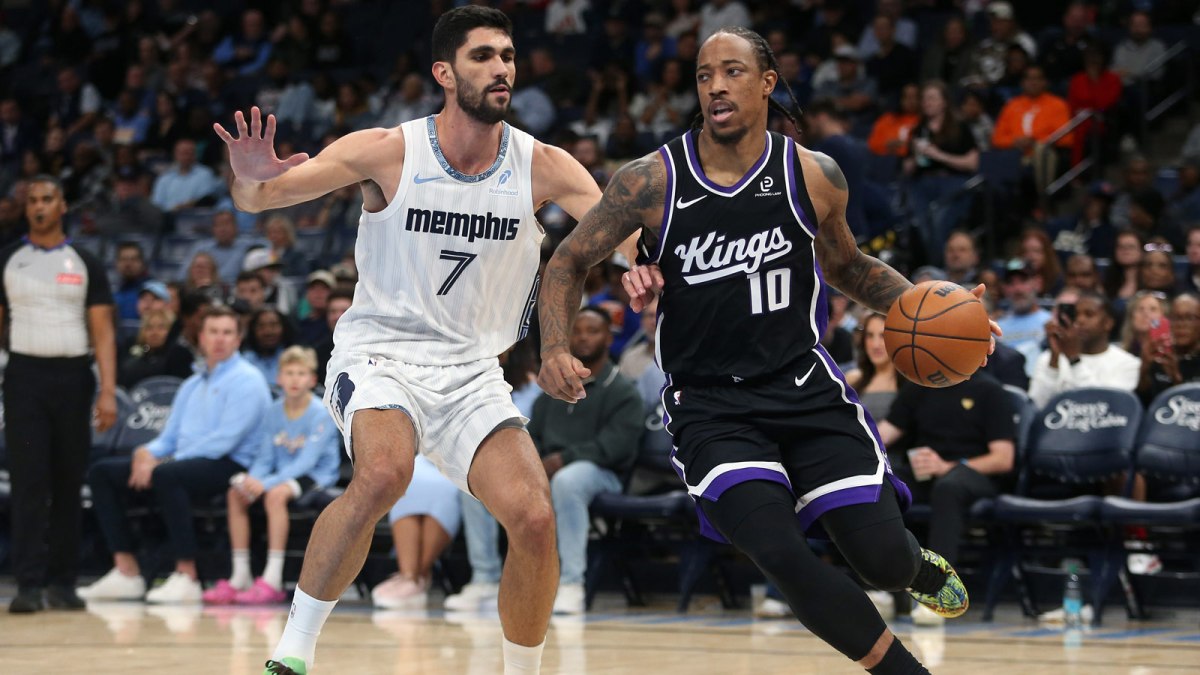 Sacramento Kings guard DeMar DeRozan (10) dribbles as Memphis Grizzlies forward Santi Aldama (7) defends during the second quarter at FedExForum.