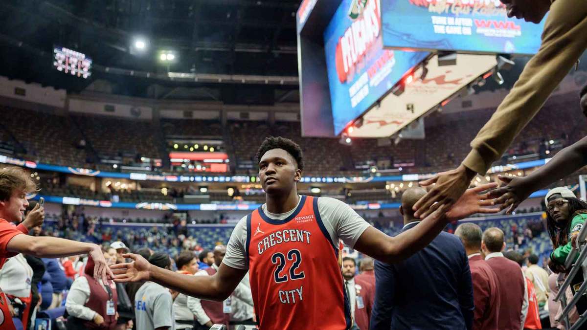 New Orleans Pelicans center Derik Queen (22) celebrates with fans at the end of the game against the Charlotte Hornets at Smoothie King Center.