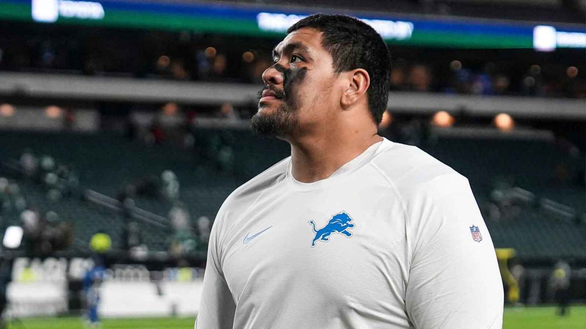 Detroit Lions offensive tackle Penei Sewell (58) walks off the field after 16-9 loss to Philadelphia Eagles at Lincoln Financial Field in Philadelphia