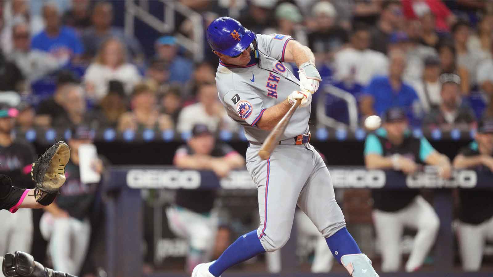 New York Mets first baseman Pete Alonso (20) hits a solo home run against the Miami Marlins in the third inning at loanDepot Park.