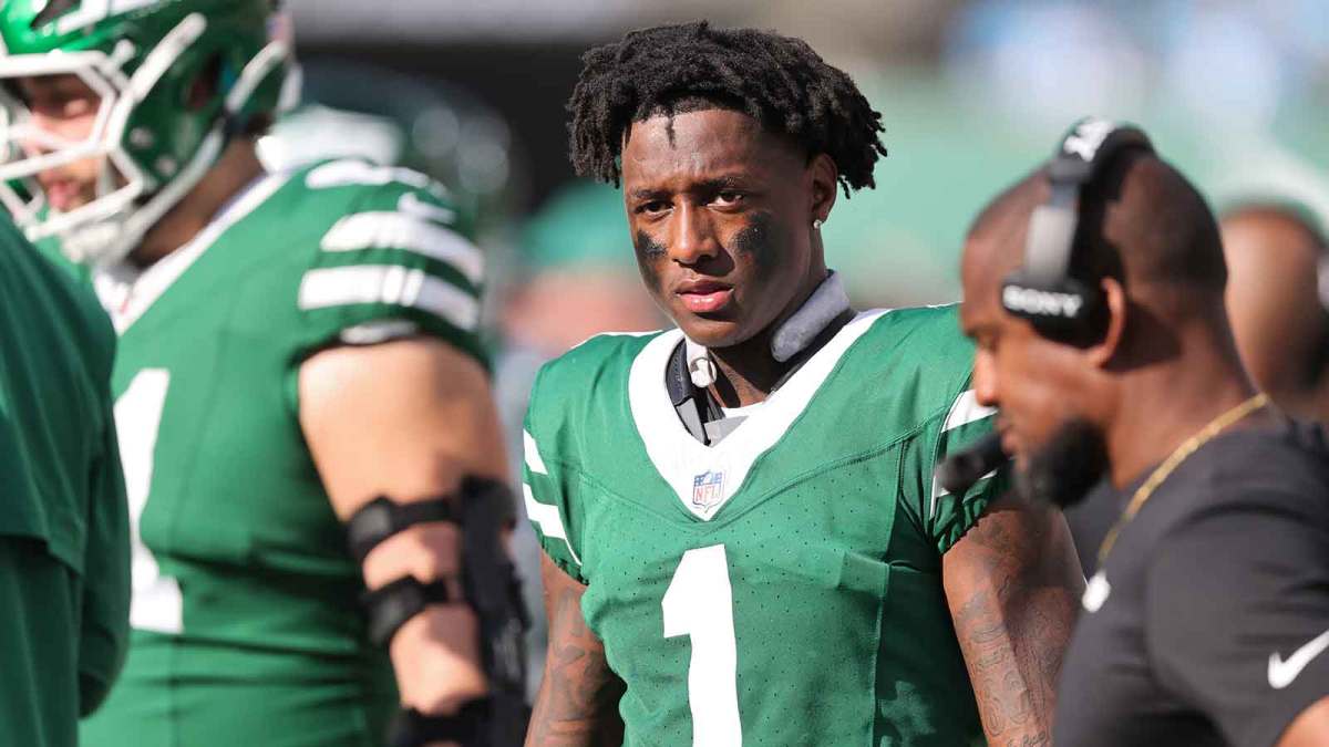 New York Jets cornerback Sauce Gardner (1) looks on from the sidelines during the third quarter against the Carolina Panthers at MetLife Stadium.