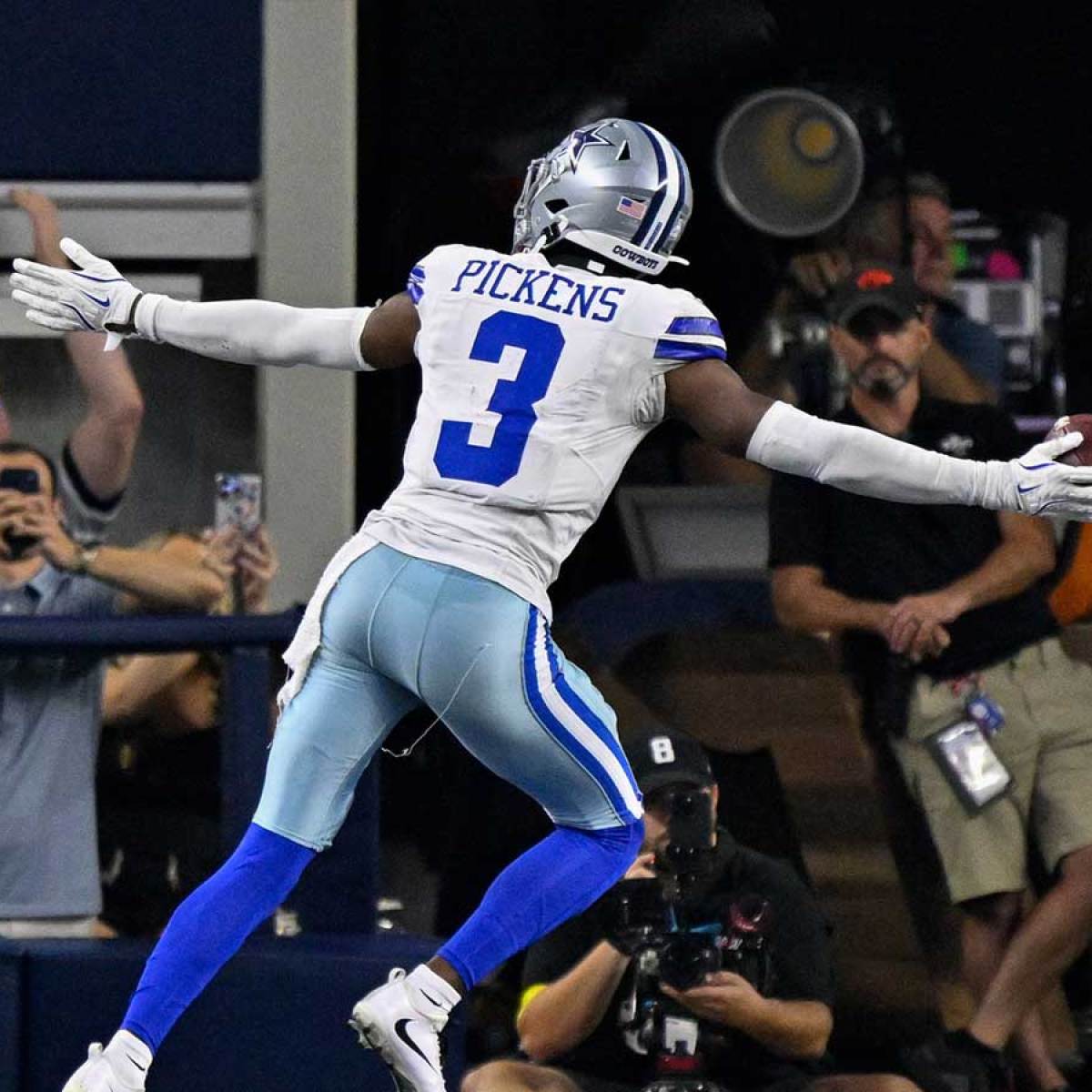 Tin tức về Cowboys: Dez Bryant rút lại nhận định về George Pickens sau chiến thắng trước Raiders trong trận đấu MNF.