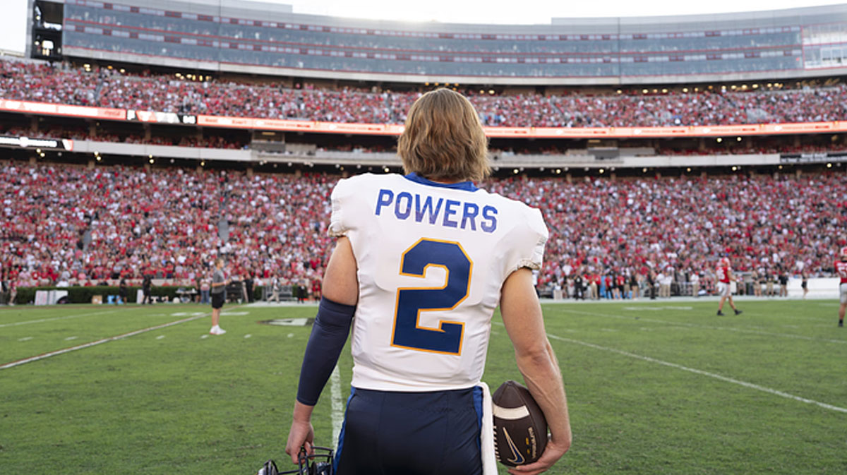 Glen Powell as Russ Holliday in the Hulu series Chad Powers.