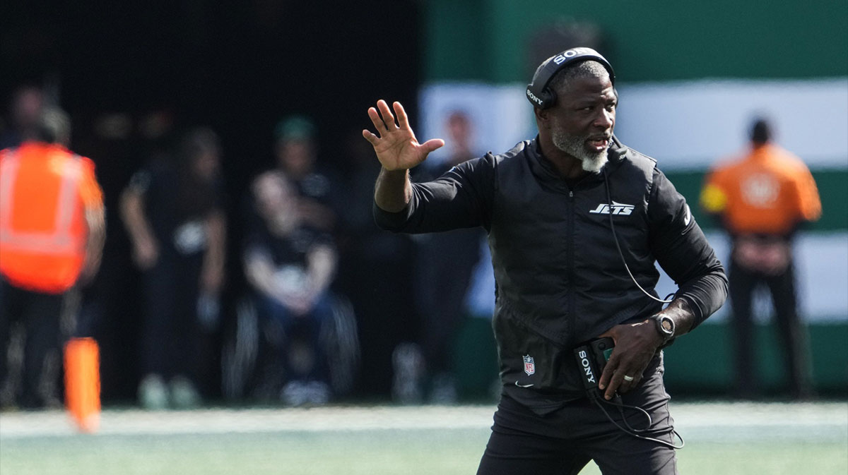 New York Jets head coach Aaron Glenn reacts in the first quarter against the Carolina Panthers at MetLife Stadium