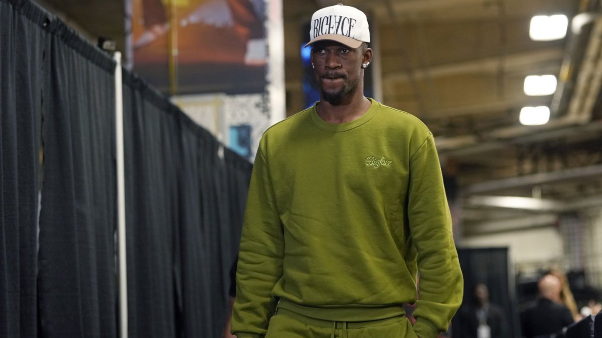 Golden State Warriors forward Jimmy Butler (10) enters Frost Bank Center before a game against the San Antonio Spurs.