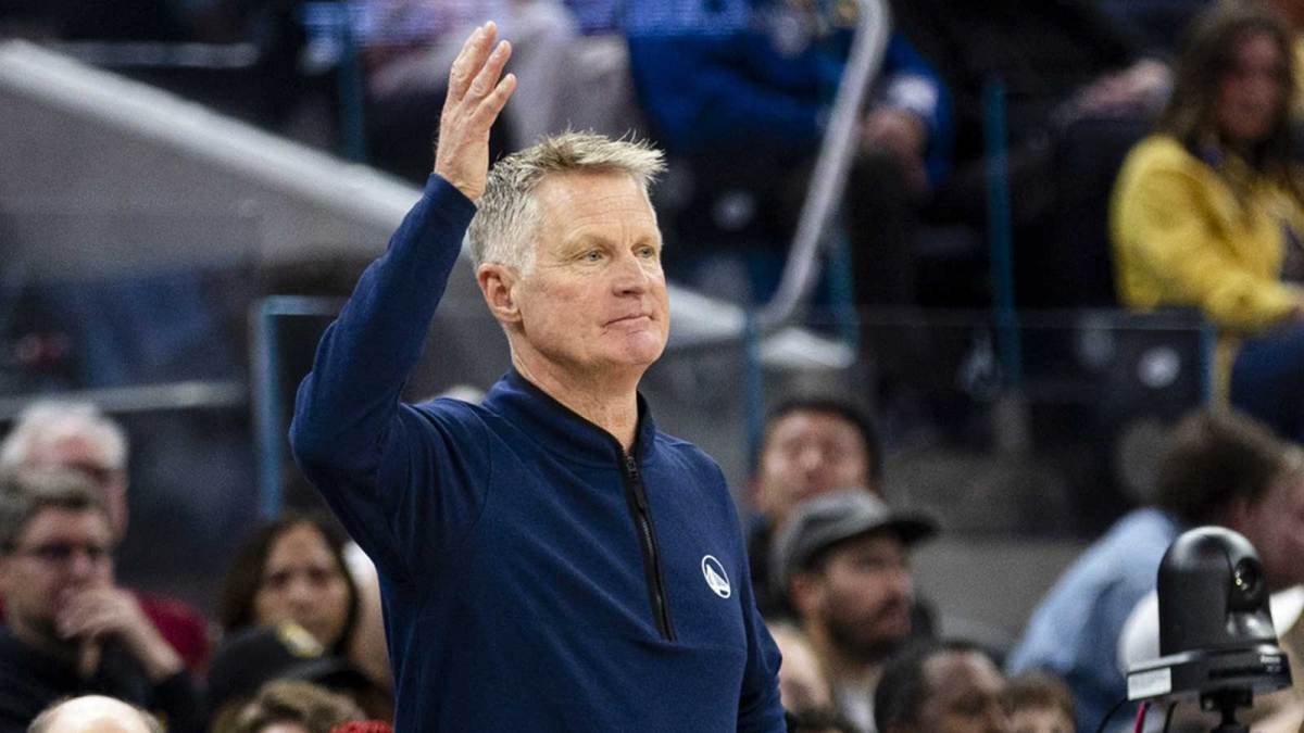 Golden State Warriors head coach Steve Kerr gestures during the third quarter against the New Orleans Pelicans at Chase Center. Mandatory Credit: John Hefti-Imagn Images