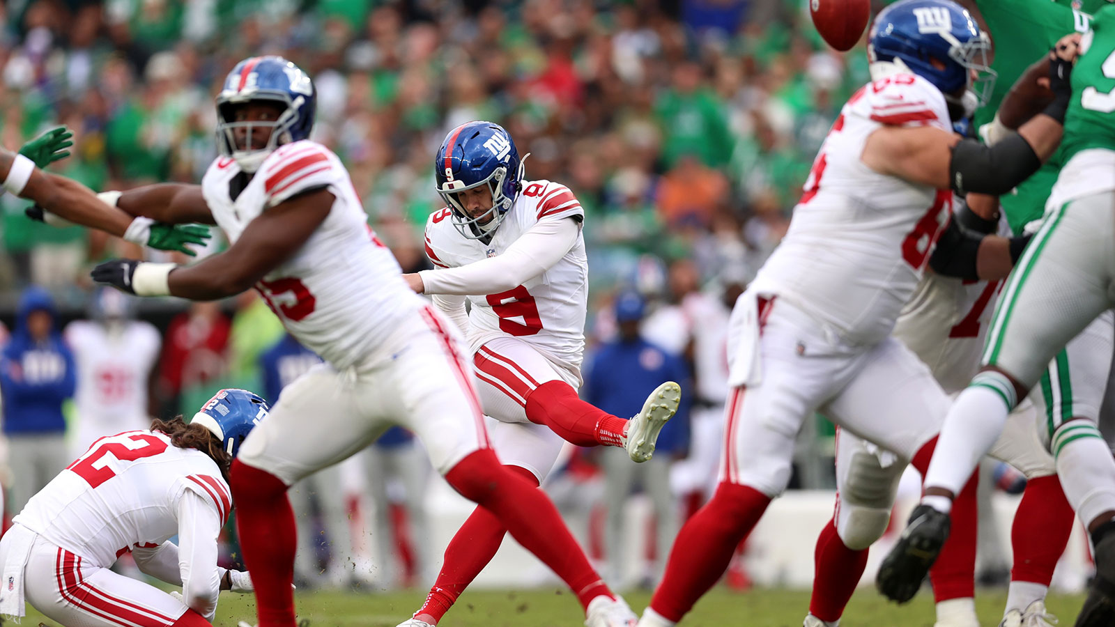 New York Giants place kicker Graham Gano (9) kicks a field goal against the Philadelphia Eagles in the third quarter at Lincoln Financial Field. 