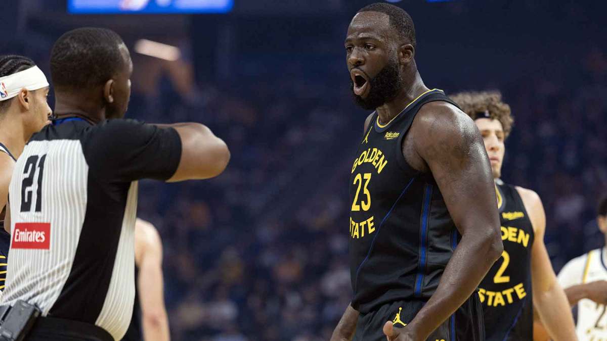 Golden State Warriors forward Draymond Green (23) argues a foul call with referee Dedric Taylor (21) during the first quarter against the Indiana Pacers at Chase Center.