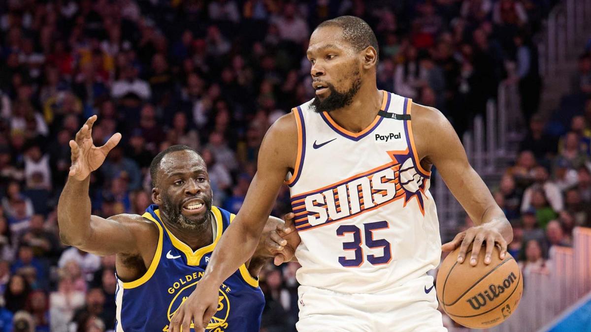 Phoenix Suns forward Kevin Durant (35) controls the ball against Golden State Warriors forward Draymond Green (23) during the third quarter at Chase Center.