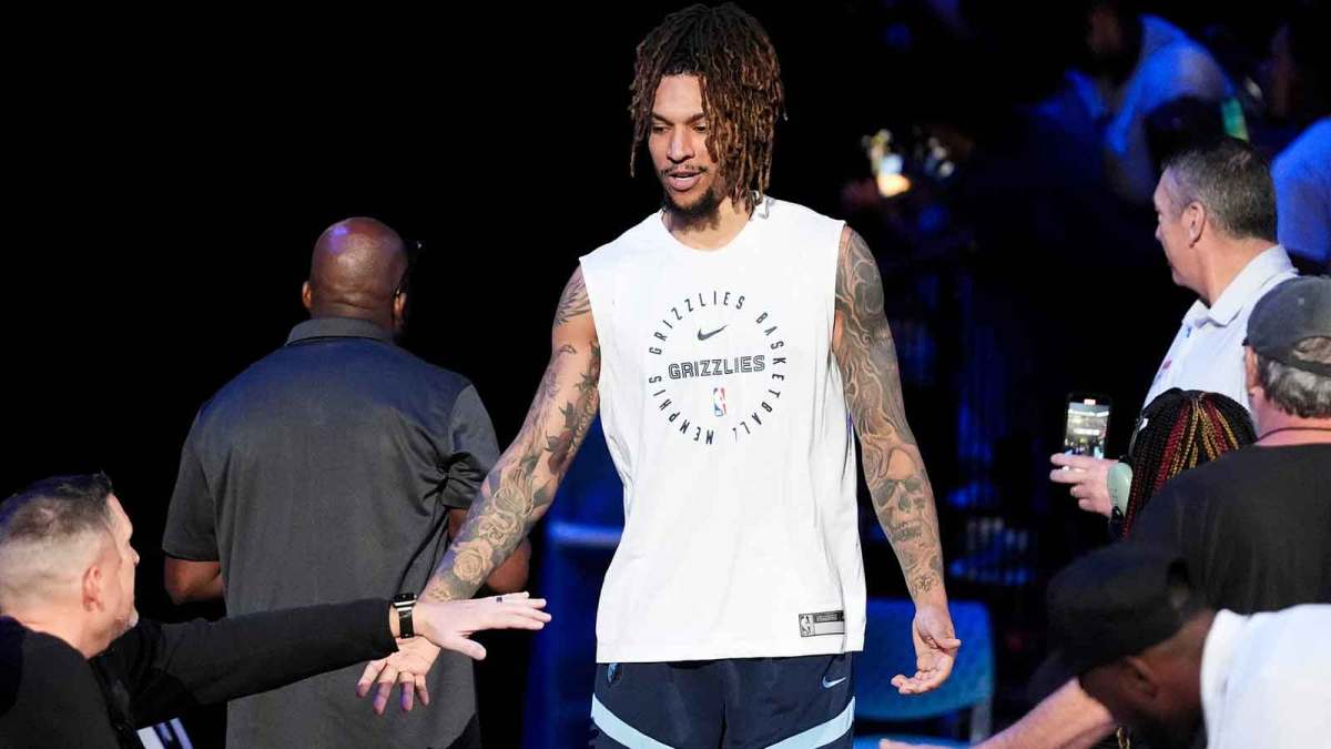 Grizzlies' Brandon Clarke (15) walks onto the court for open practice at the FedExForum on October 4, 2025, in Memphis, Tenn.