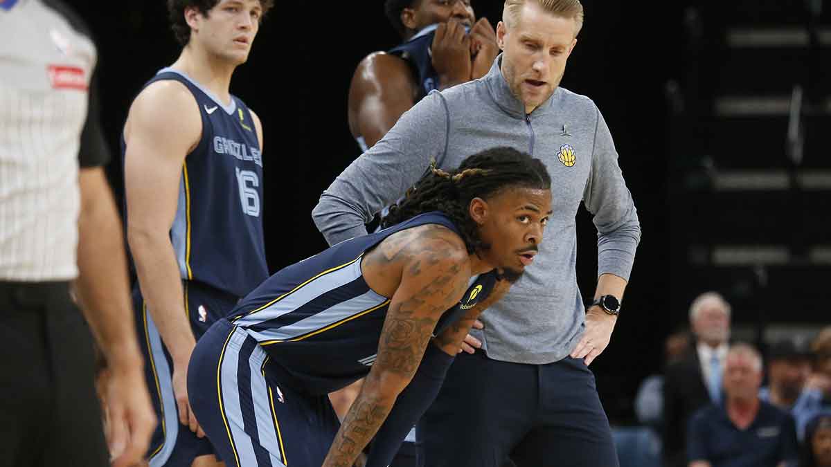 Grizzlies head coach Tuomas Iisalo talks with guard Ja Morant (12) during the first quarter against the Miami Heat at FedExForum