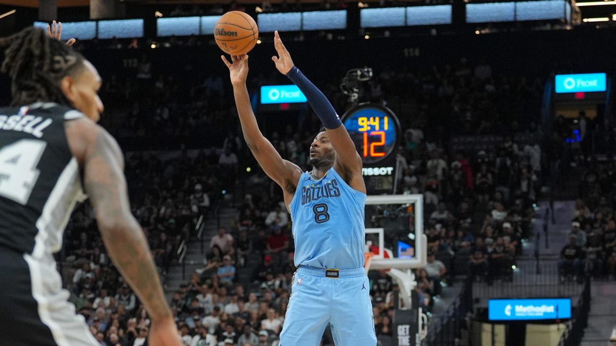 Memphis Grizzlies forward Jaren Jackson Jr. (8) shoots in the second half against the San Antonio Spurs at Frost Bank Center.
