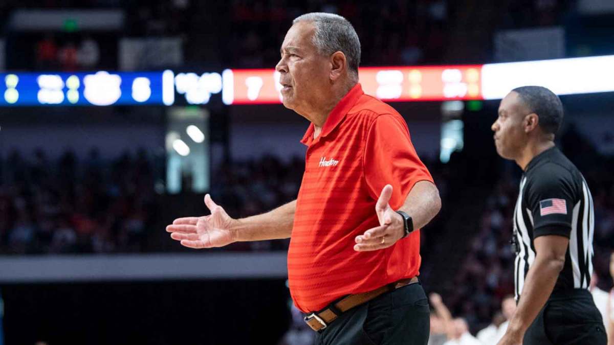 Houston Cougars head coach Kelvin Sampson reacts to a call as Auburn Tigers take on the Houston Cougars at Legacy Arena in Birmingham, Ala. on Sunday, Nov. 16, 2025. Houston Cougars lead Auburn Tigers 39-35 at halftime. © Jake Crandall/ Advertiser / USA TODAY NETWORK via Imagn Images