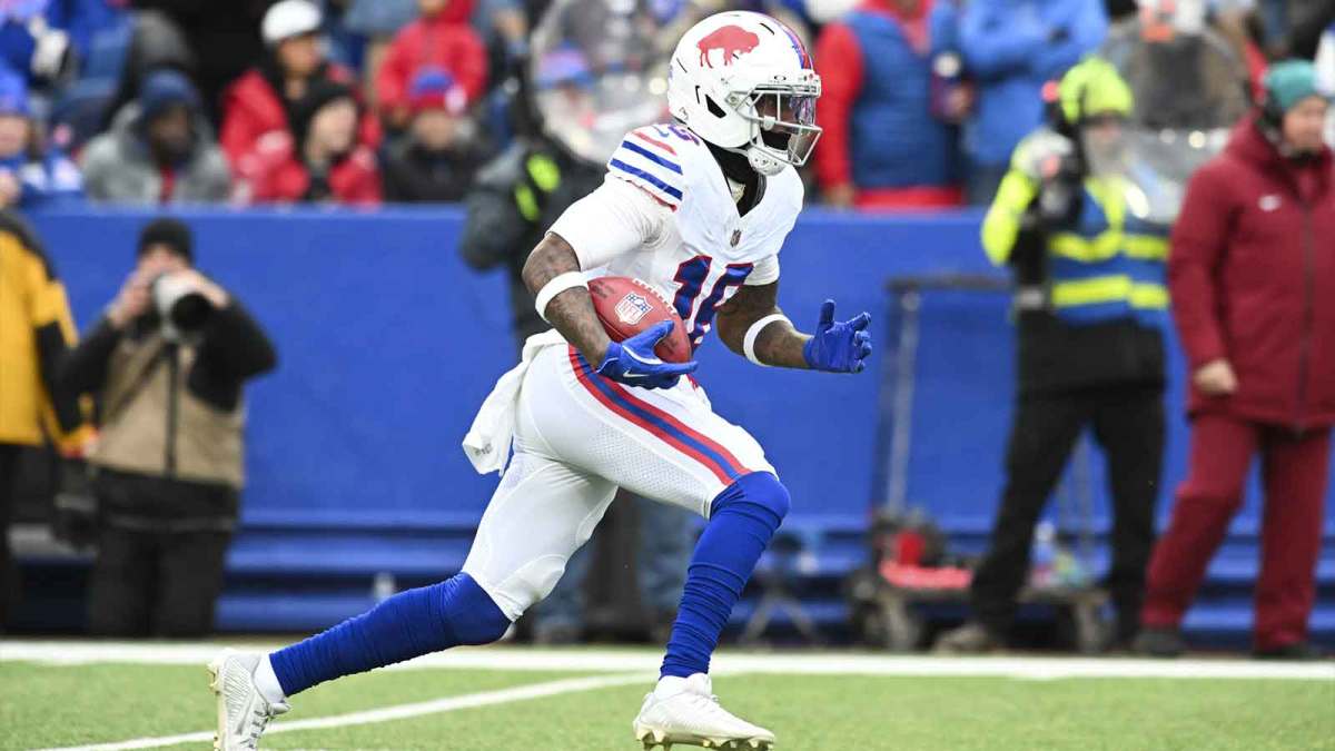 Buffalo Bills wide receiver Mecole Hardman (16) returns a kickoff against the Tampa Bay Buccaneers during the first quarter of the game at Highmark Stadium.