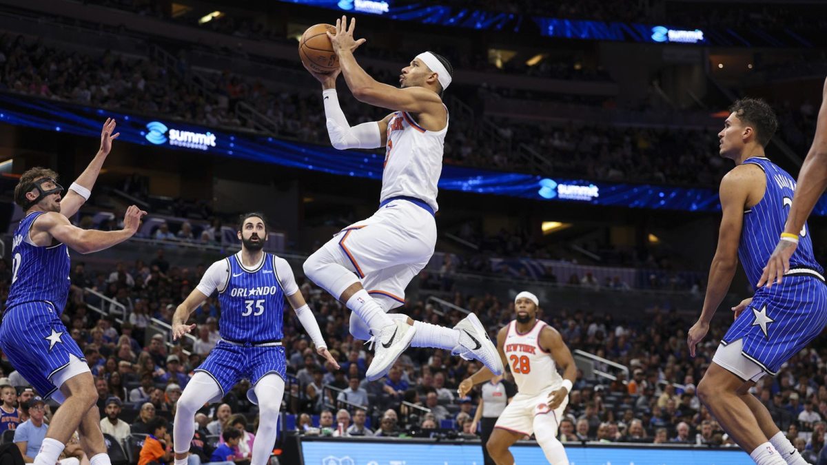 New York Knicks guard Josh Hart (3) drives to the basket against the Orlando Magic in the second quarter at Kia Center.