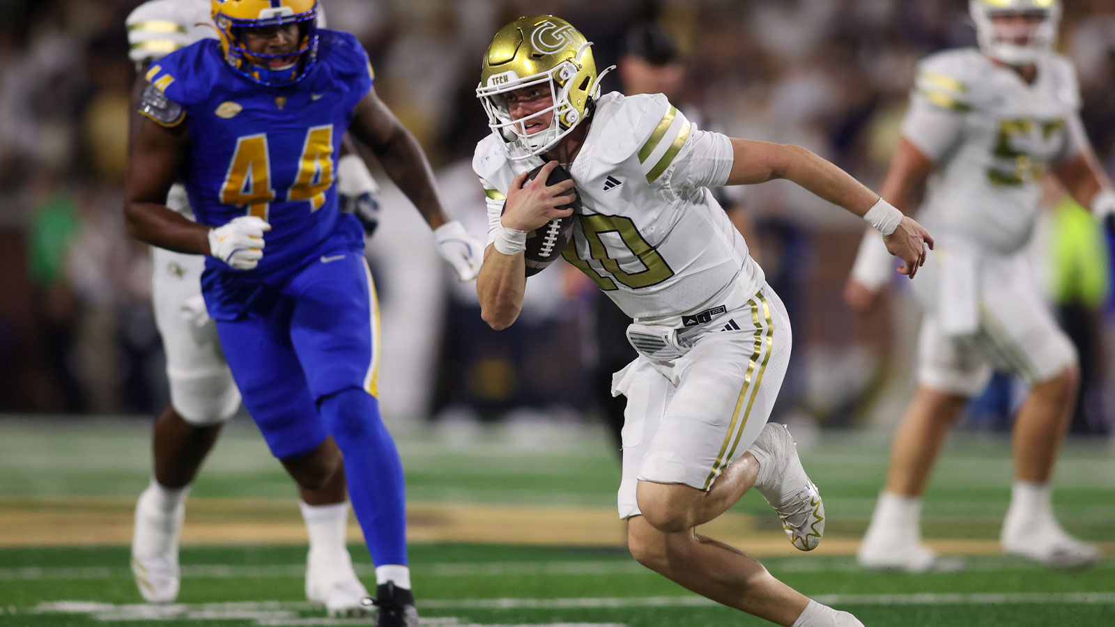 Georgia Tech Yellow Jackets quarterback Haynes King (10) runs the ball against the Pittsburgh Panthers in the second quarter at Bobby Dodd Stadium at Hyundai Field.