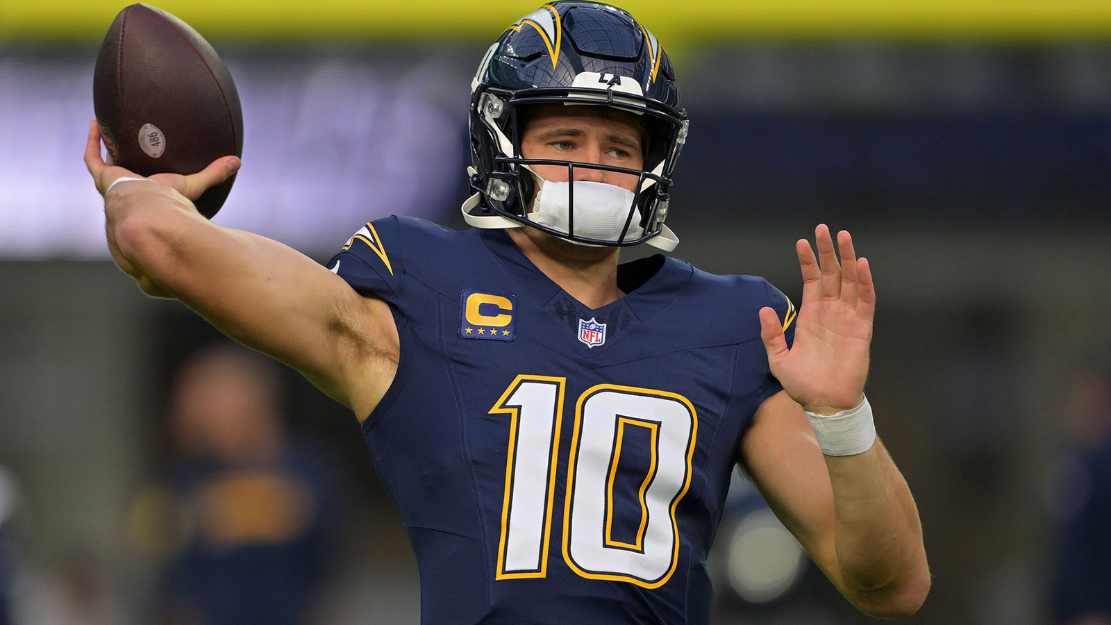 Chargers’ Justin Herbert returns after hand injury scare vs. Raiders