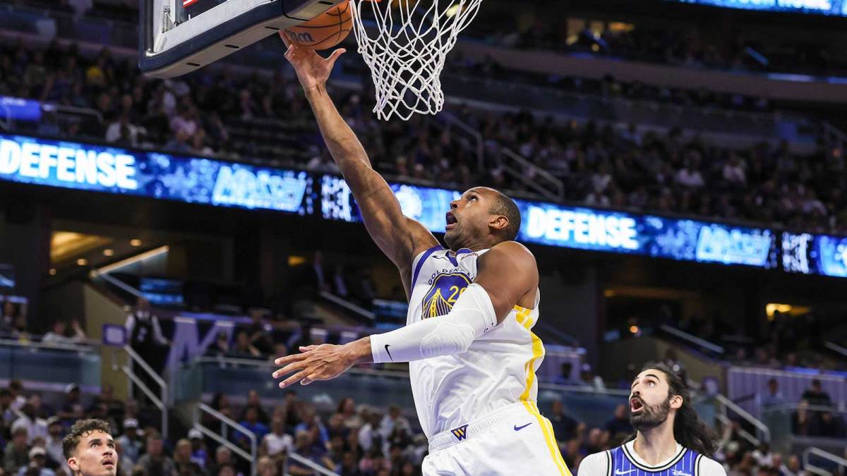 Golden State Warriors center Al Horford (20) goes to the basket during the second half against the Orlando Magic at Kia Center.