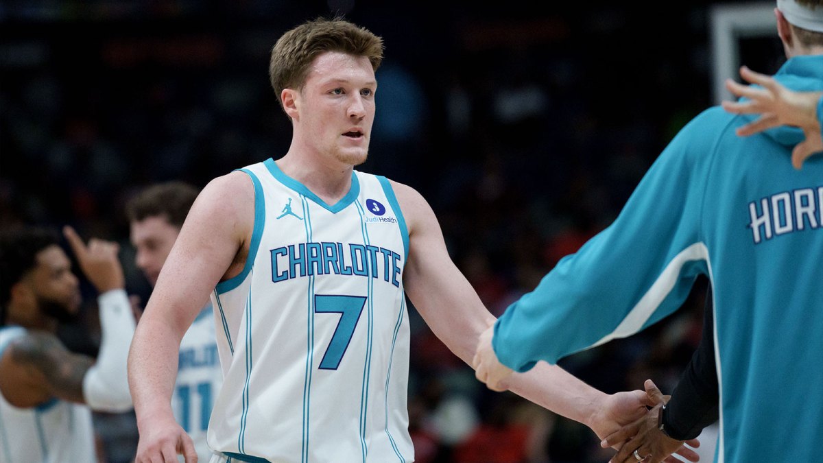 Charlotte Hornets guard Kon Knueppel (7) reacts after a three point basket during the first half against the New Orleans Pelicans at Smoothie King Center.