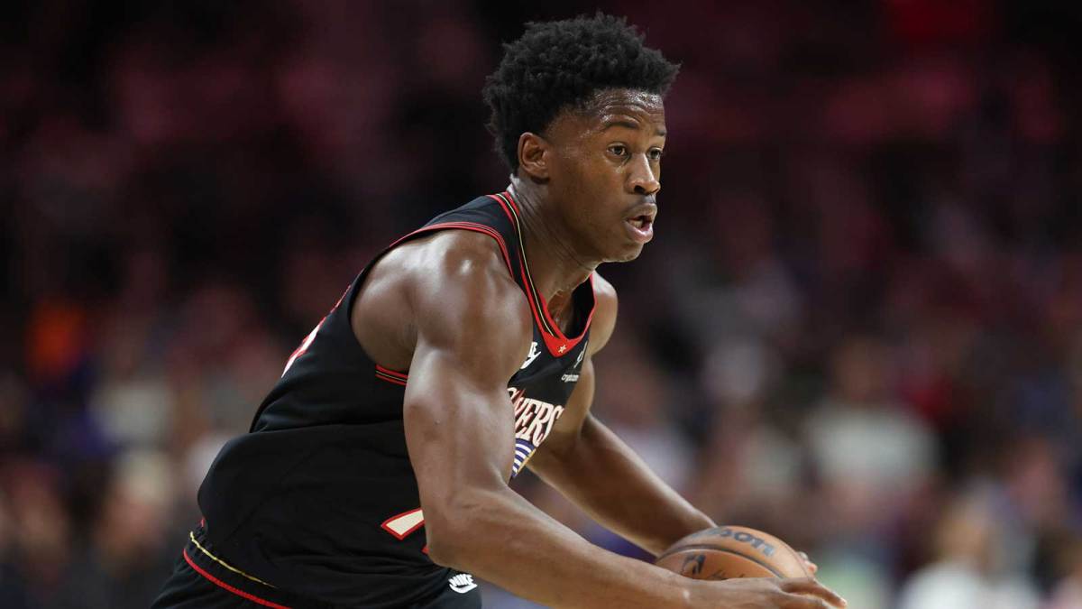 Philadelphia 76ers guard VJ Edgecombe (77) dribbles the ball against the Toronto Raptors during the second quarter at Xfinity Mobile Arena.