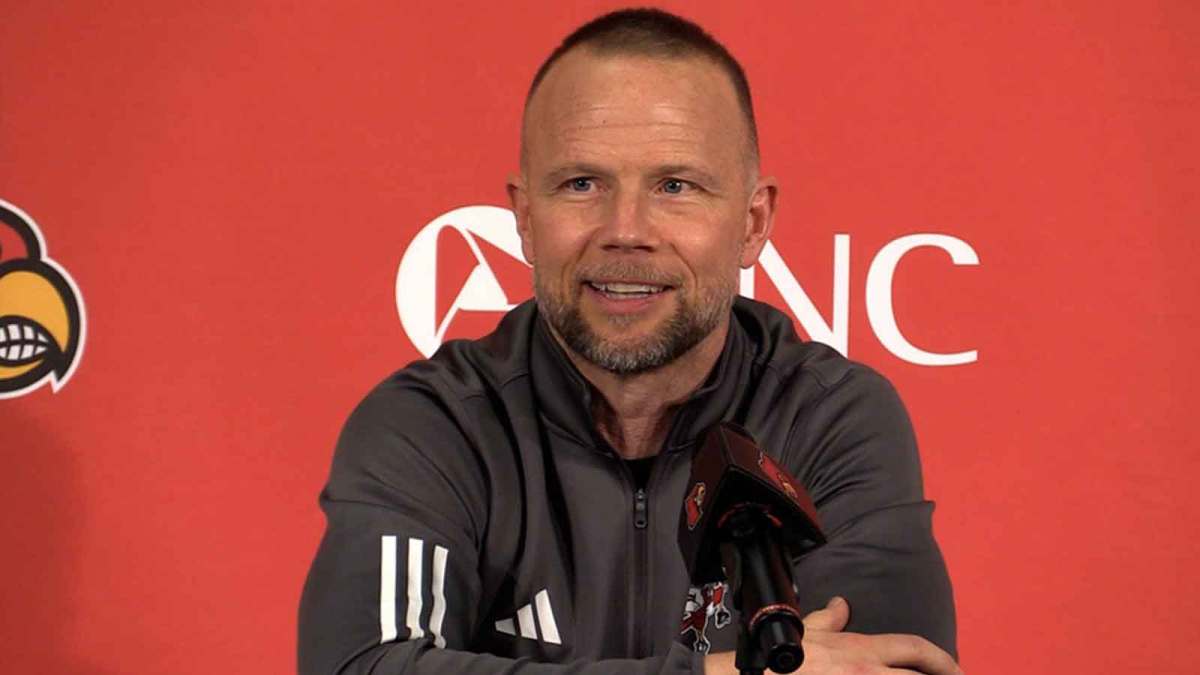 Louisville basketball's Pat Kelsey talks about the return of Kasean Pryor