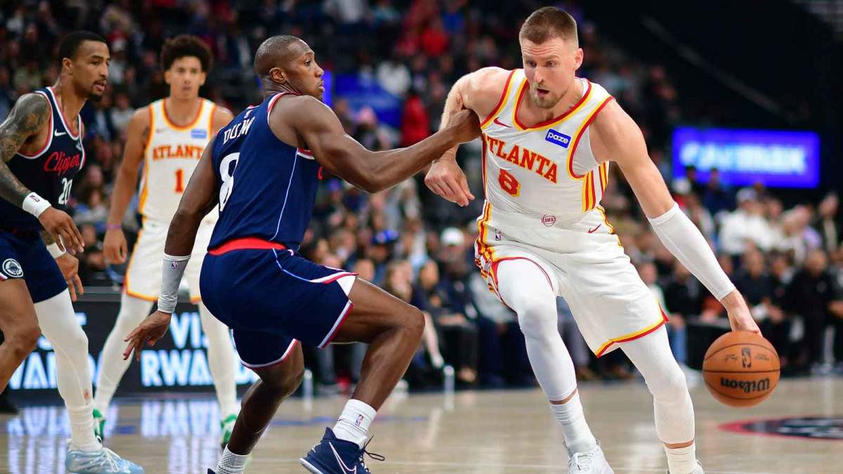 Atlanta Hawks center Kristaps Porzingis (8) moves to the basket against Los Angeles Clippers guard Kris Dunn (8) during the second half at Intuit Dome.