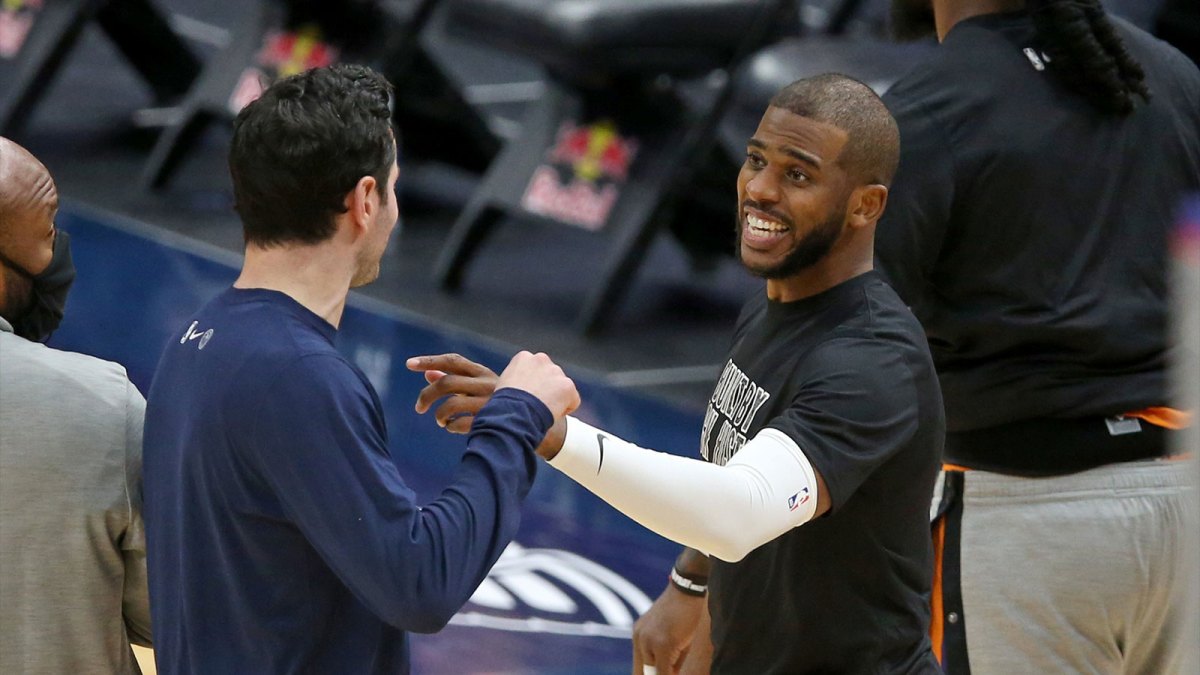 Phoenix Suns guard Chris Paul (3), right, talks to New Orleans Pelicans guard JJ Redick (4) before their game at the Smoothie King Center.