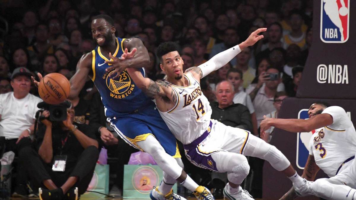 Golden State Warriors forward Draymond Green (23) and Los Angeles Lakers guard Danny Green (14) battle for the ball in the first half at Staples Center.