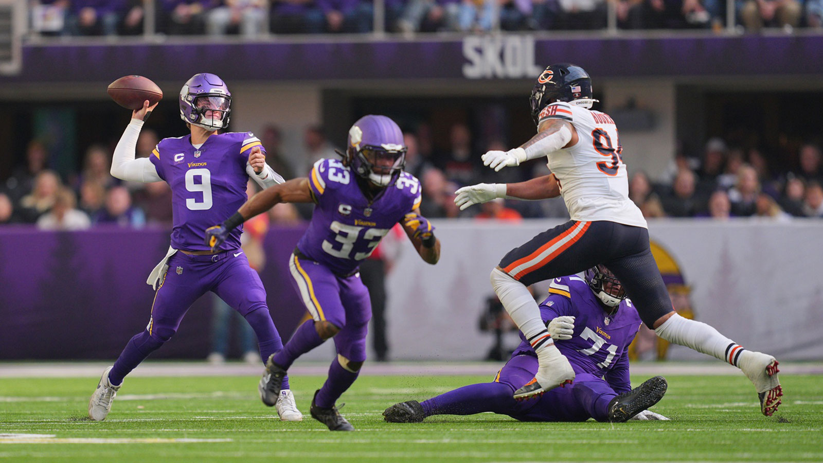 Minnesota Vikings quarterback J.J. McCarthy (9) throws downfield during the first quarter against the Chicago Bears at U.S. Bank Stadium.