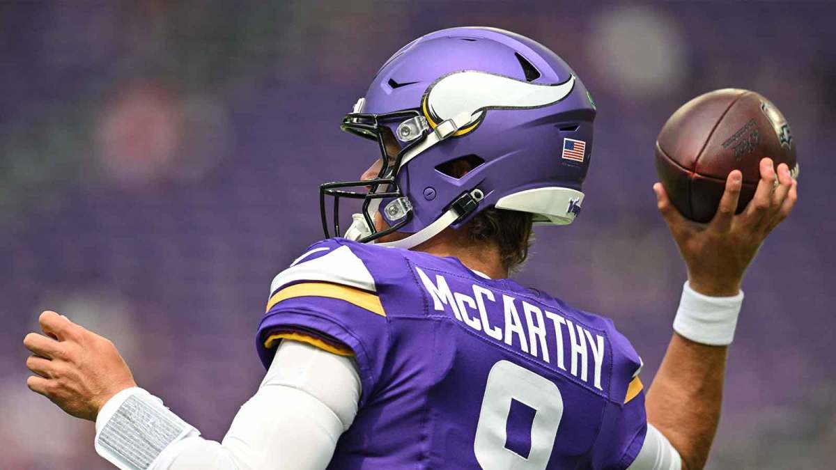 Minnesota Vikings quarterback J.J. McCarthy (9) warms up before the game against the Houston Texans at U.S. Bank Stadium.