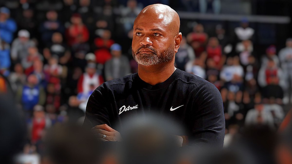JB Bickerstaff on the court Detroit Pistons