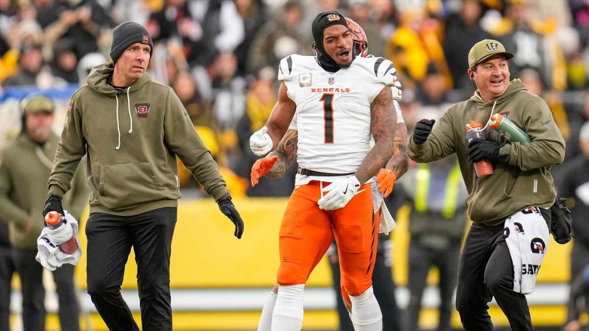 Cincinnati Bengals wide receiver Ja'Marr Chase (1) is pushed out of a skirmish at midfield in the fourth quarter of the NFL Week 11 game between the Pittsburgh Steelers and the Cincinnati Bengals at Acrisure Stadium.