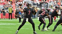rizona Cardinals quarterback Jacoby Brissett (7) throws the ball in the first half against the San Francisco 49ers at State Farm Stadium.