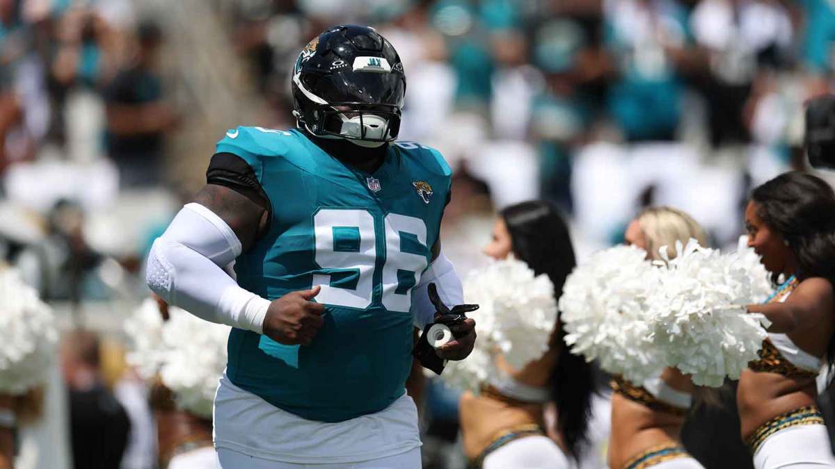 Jacksonville Jaguars defensive tackle Khalen Saunders Sr. (96) takes the field prior to a game against the Carolina Panthers at EverBank Stadium.