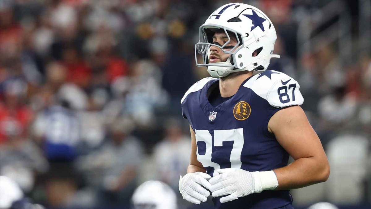 Dallas Cowboys tight end Jake Ferguson (87) warms up prior to the game against the Kansas City Chiefs at AT&T Stadium.