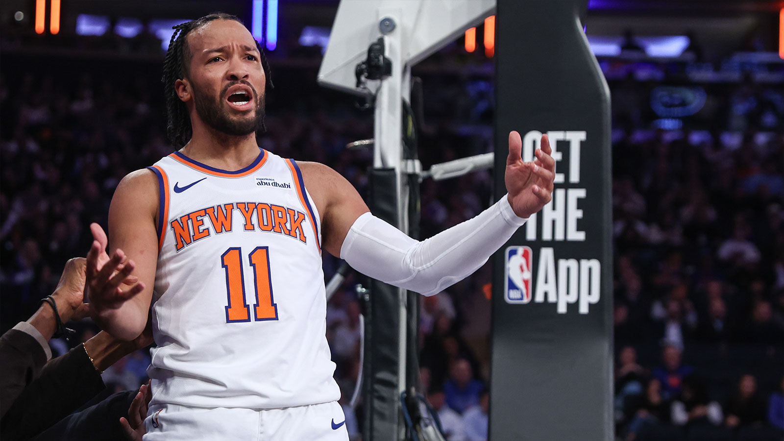 Knicks star Jalen Brunson’s GIF reaction to Cam Skattebo blasting MSG WWE RAW haters